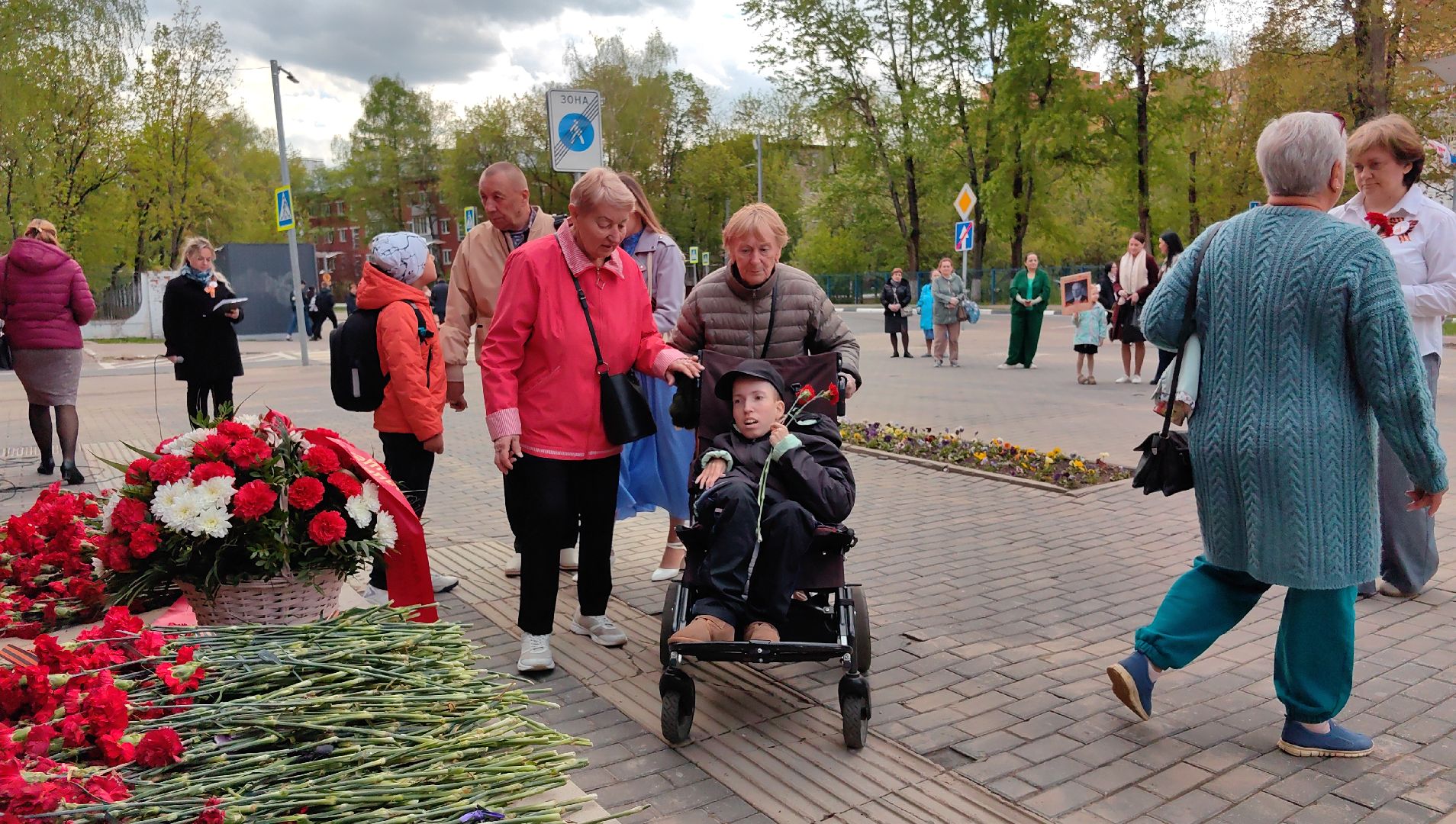 митинг, памятник, цветы, администрация, жители,