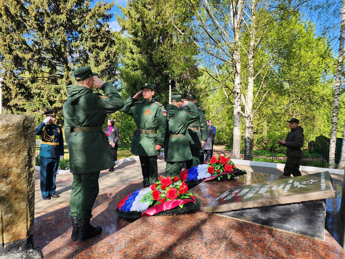 Чехов , микрорайон Венюково , обелиск, мемориал, возложение цветов , День Победы , возложение венков, торжественная церемония,