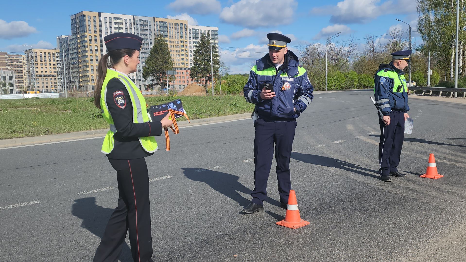 пушкино, госавтоинспекция, рейд детское кресло, рейд безопасности, 9 мая, георгиевская лента, световозвращатели,вертикалки,
