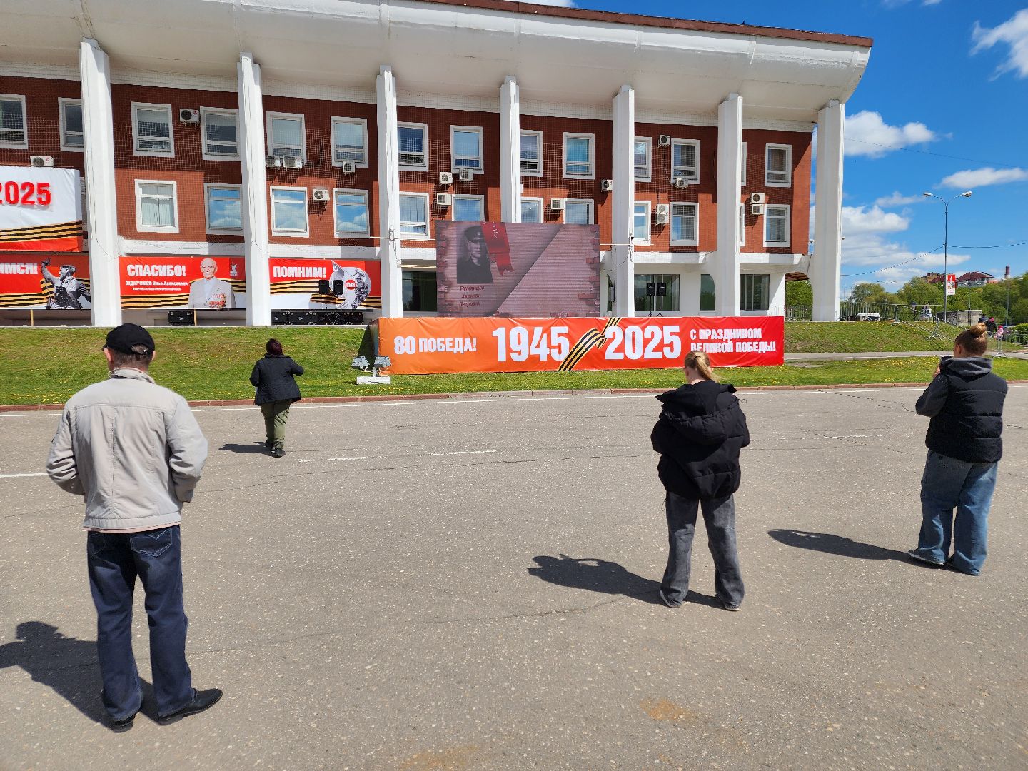 Чехов , Советская площадь , онлайн акция, Бессмертный полк , День Победы, песни военных лет, парад Победы,