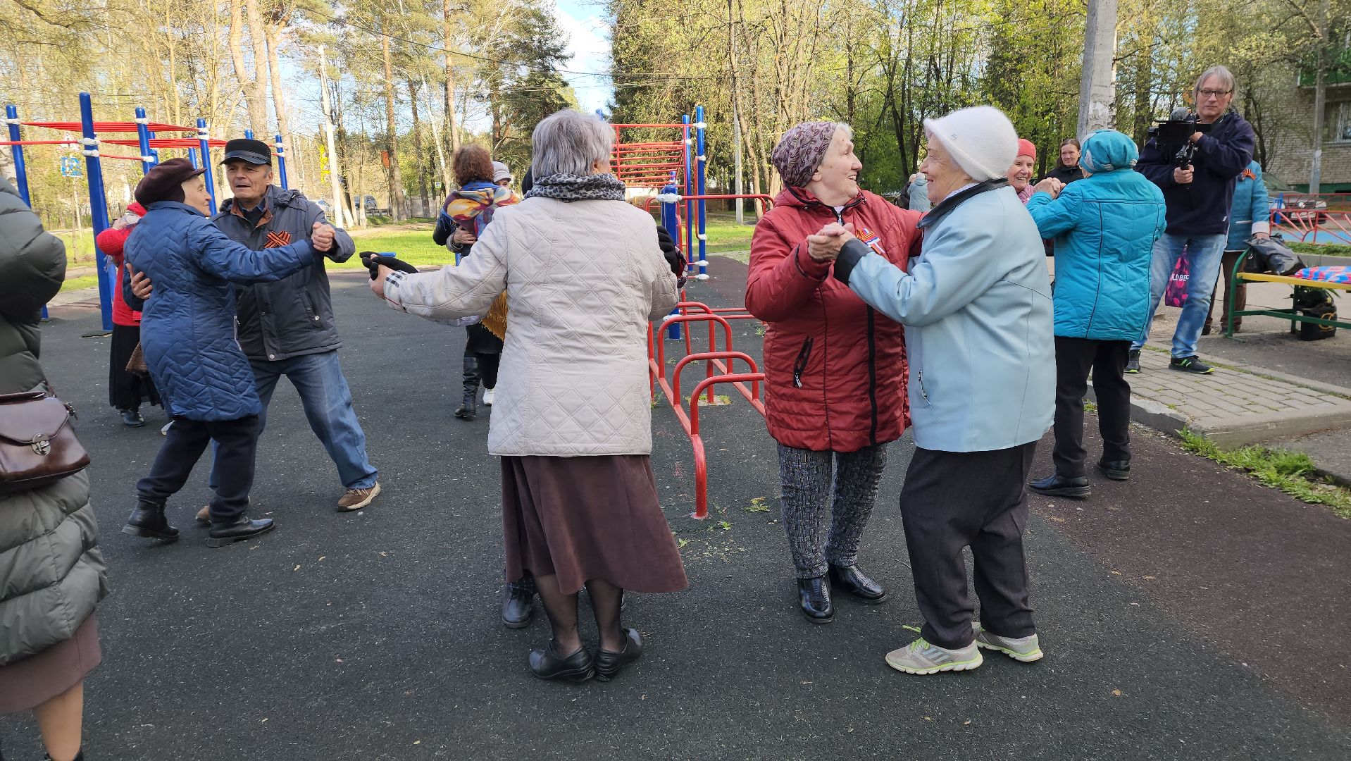 пушкинский округ, поселок,акция, песни победы, песни военных лет, жители,музыка под открытым небом,