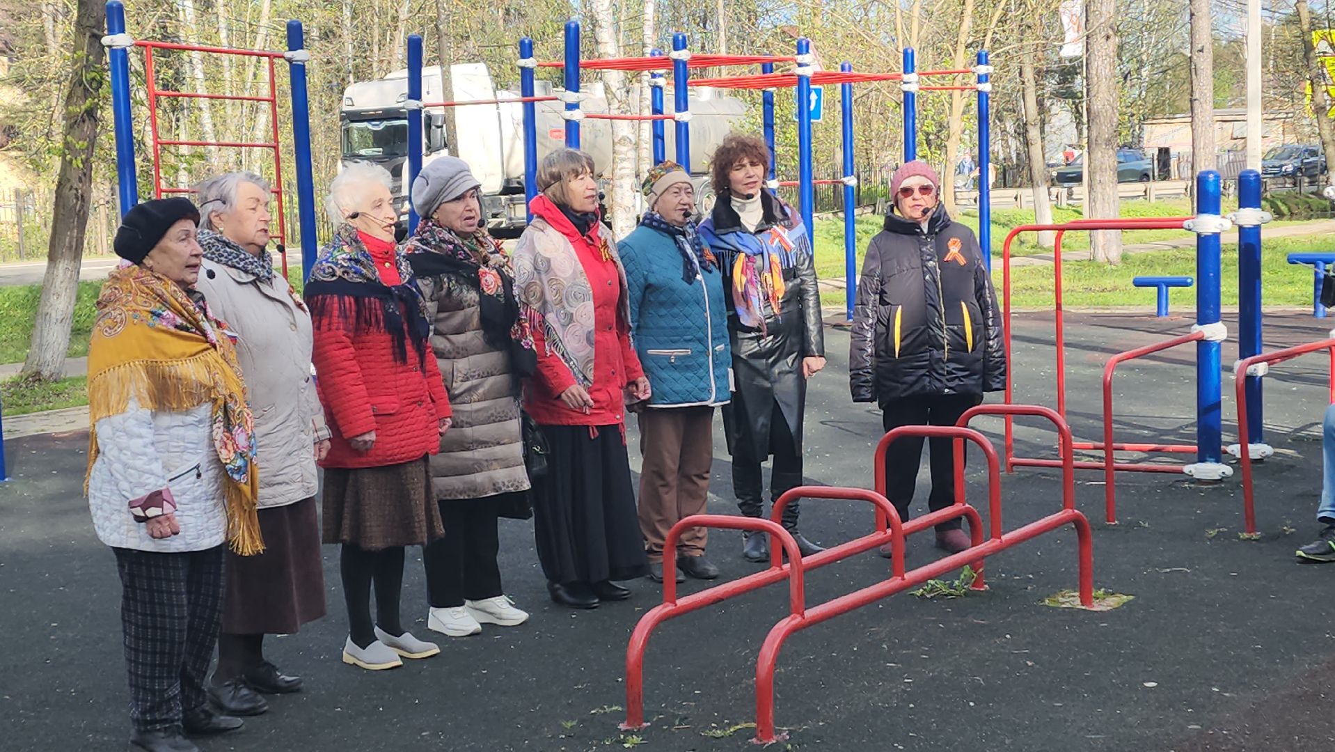 пушкинский округ, поселок,акция, песни победы, песни военных лет, жители,музыка под открытым небом,