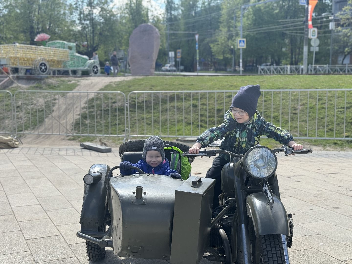 выставка военной техники, ленинский городской округ, кинотеатр искра, день победы,