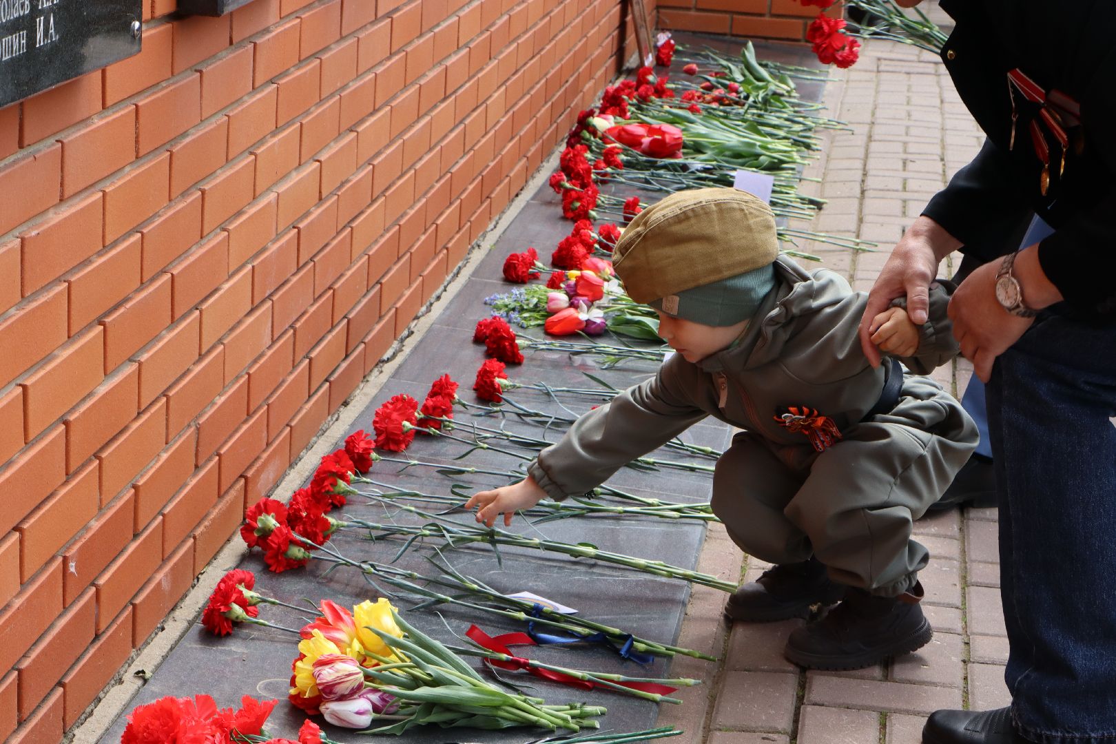 серебряные пруды, возложение, 9 мая, 80 лет победе,мемориал героям Великой Отечественной войны,