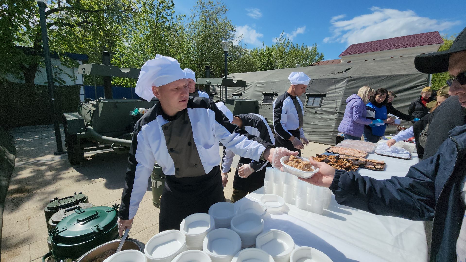 кашира, день победы, 9 мая, солдатская каша, раздача еды, праздник,