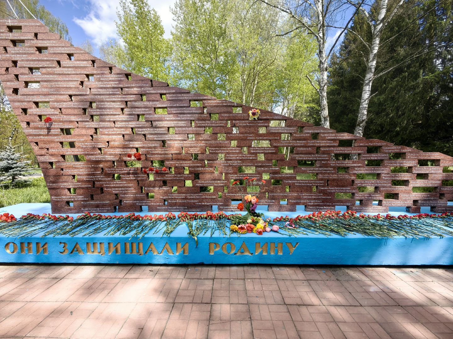 мемориал, цветы, гвоздики, 9 мая,