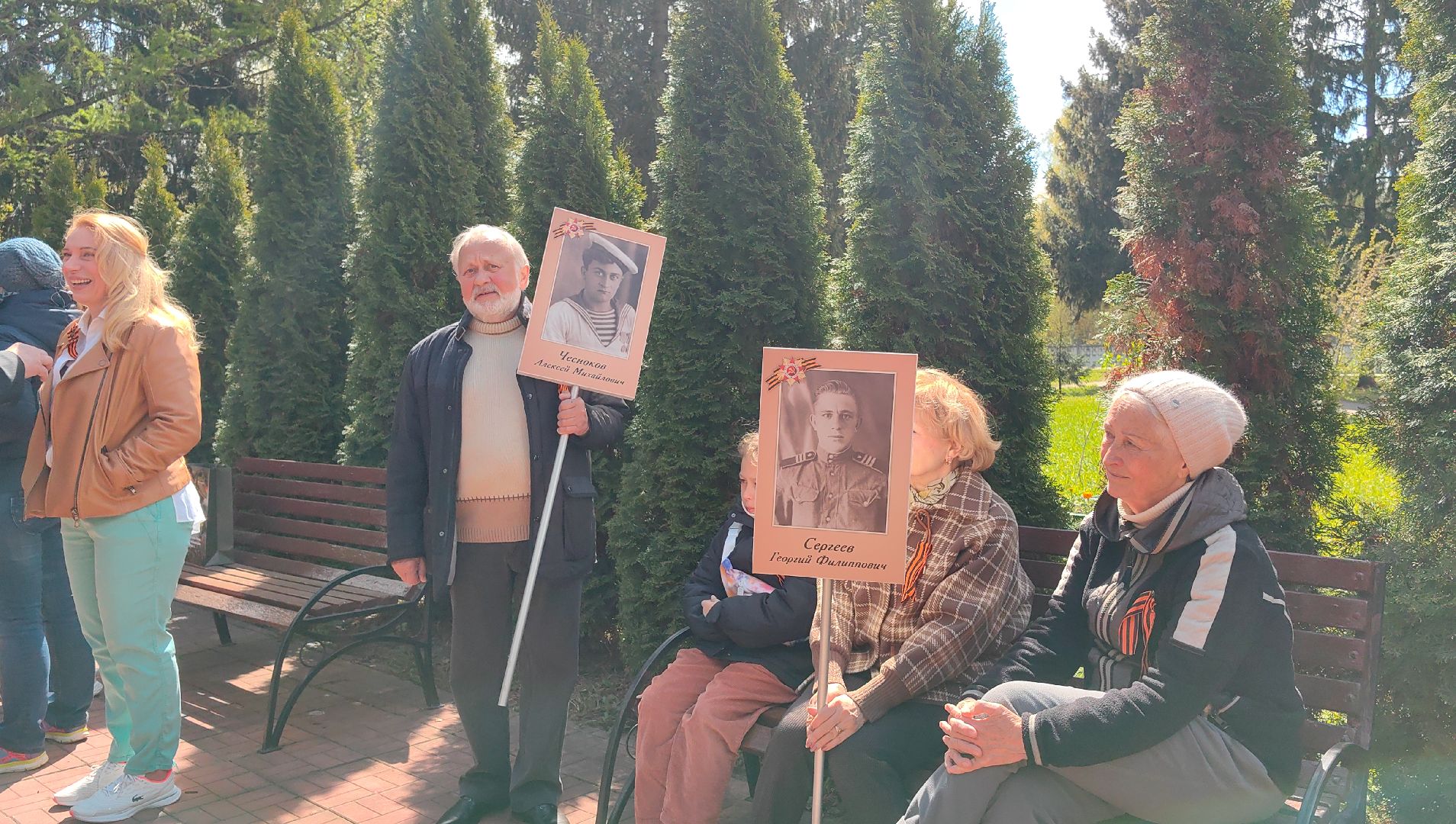 мемориал, цветы, гвоздики, 9 мая,