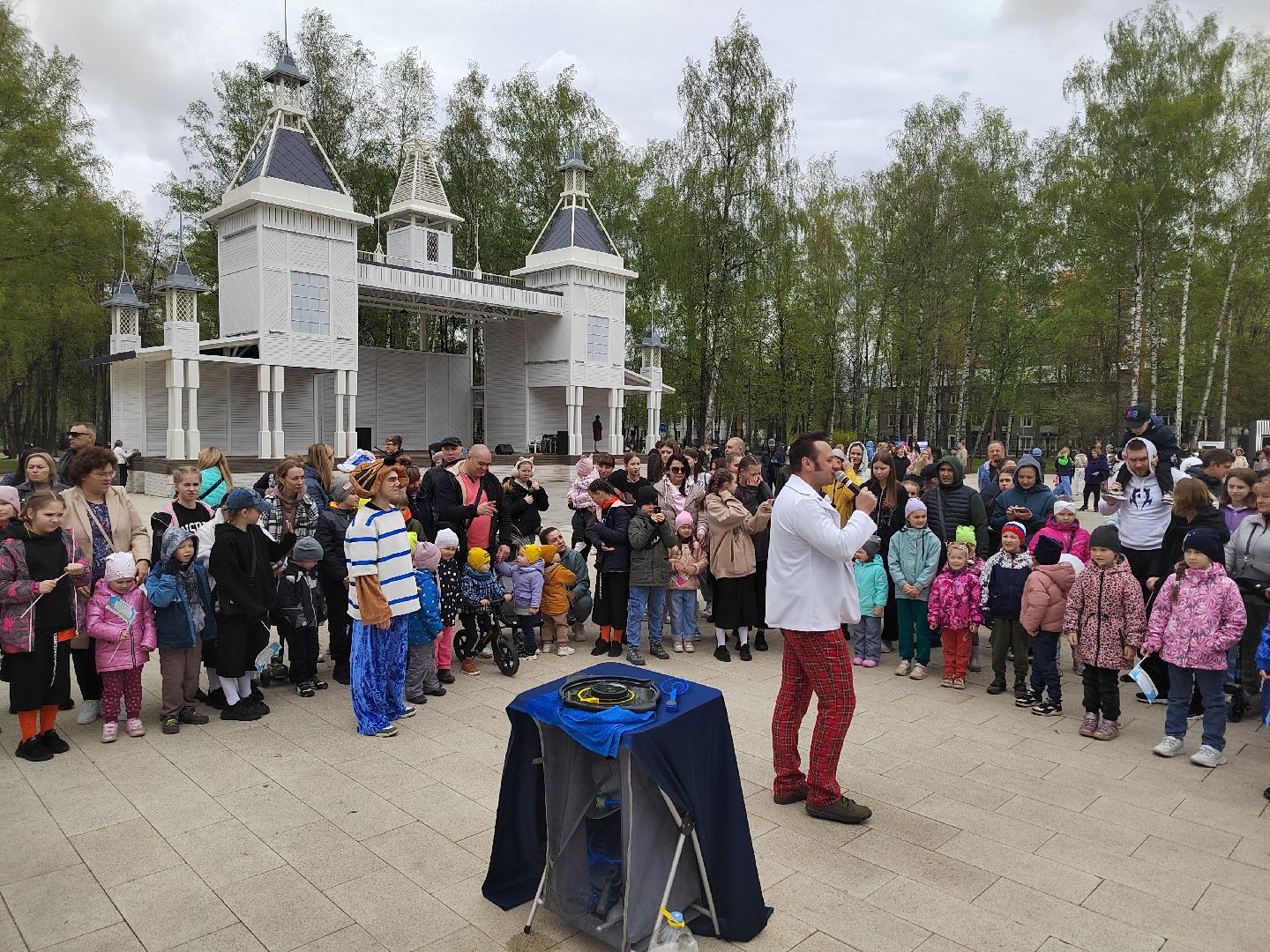 Пушкино, Пушкинский округ, парки Подмосковья, Пушкинские парки, дети, мыльные пузыри, 1 мая, МирТрудМай, весна в Подмосковье