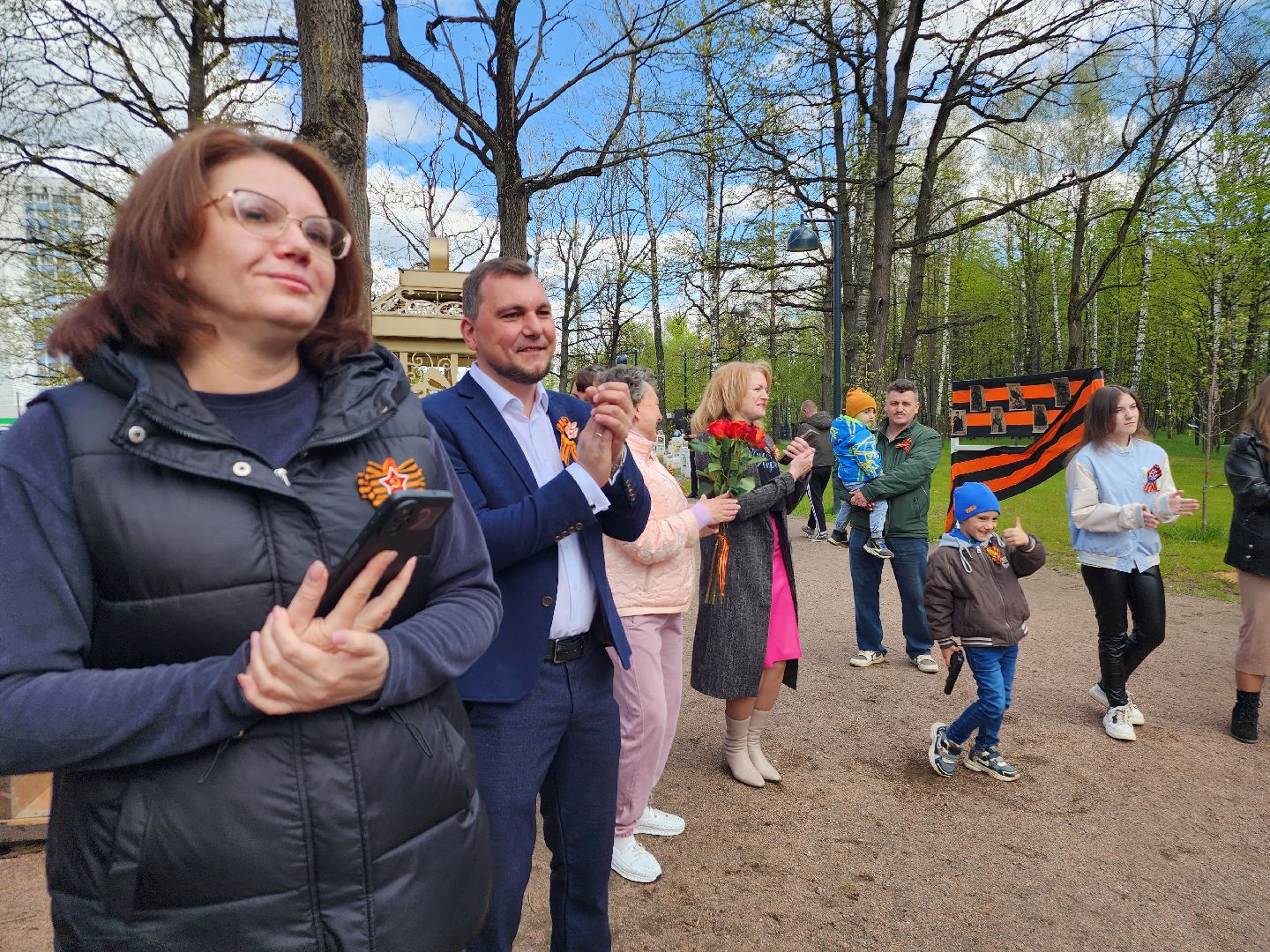 фрязино, 9 мая, концертная программа, песни военных лет, георгиевская лента,