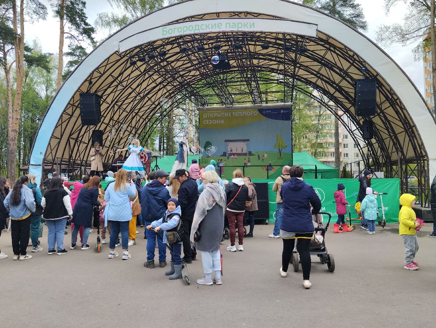 Богородский городской округ, Ногинск, Центральный парк, шоу мыльных пузырей, 1 мая