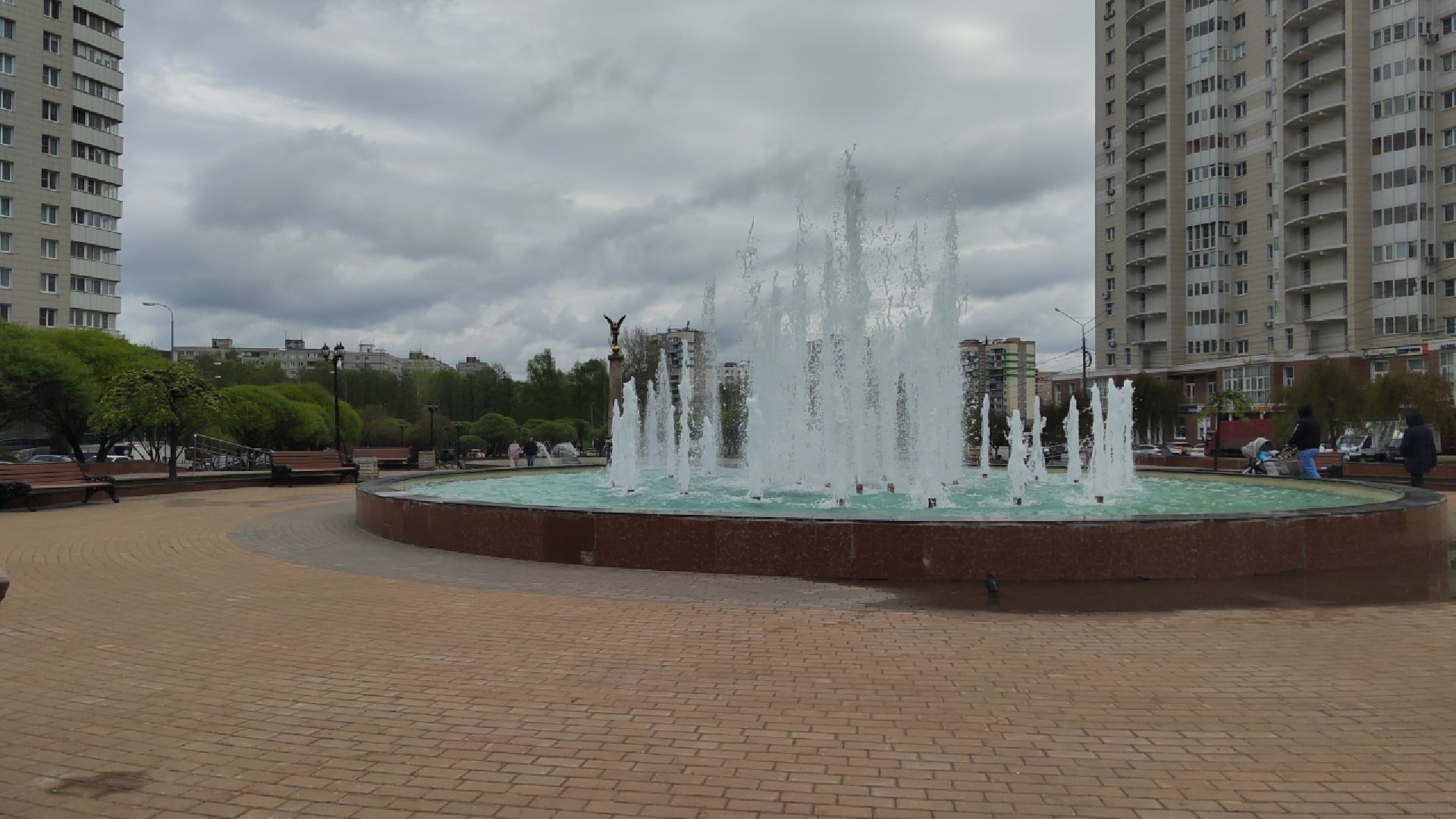 Пушкино, Пушкинский округ, фонтаны, памятник, жители, весна в Подмосковье