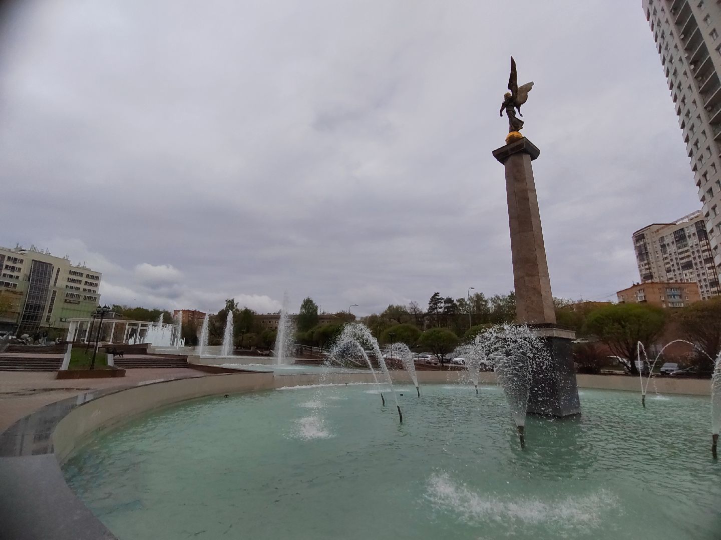 Пушкино, Пушкинский округ, фонтаны, памятник, жители, весна в Подмосковье