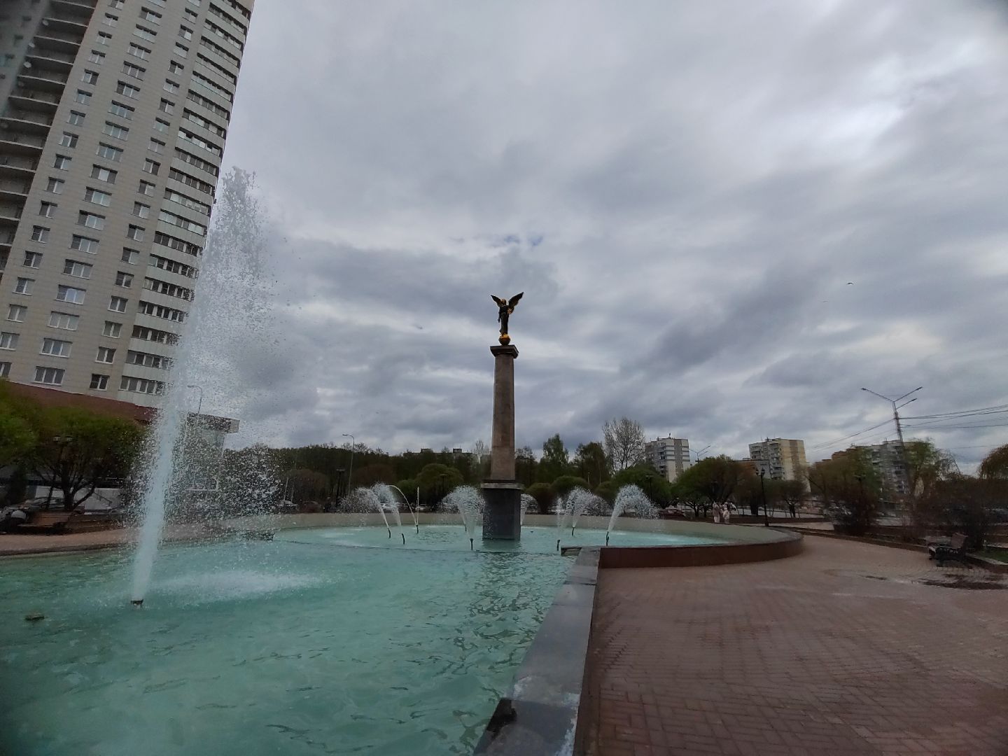 Пушкино, Пушкинский округ, фонтаны, памятник, жители, весна в Подмосковье