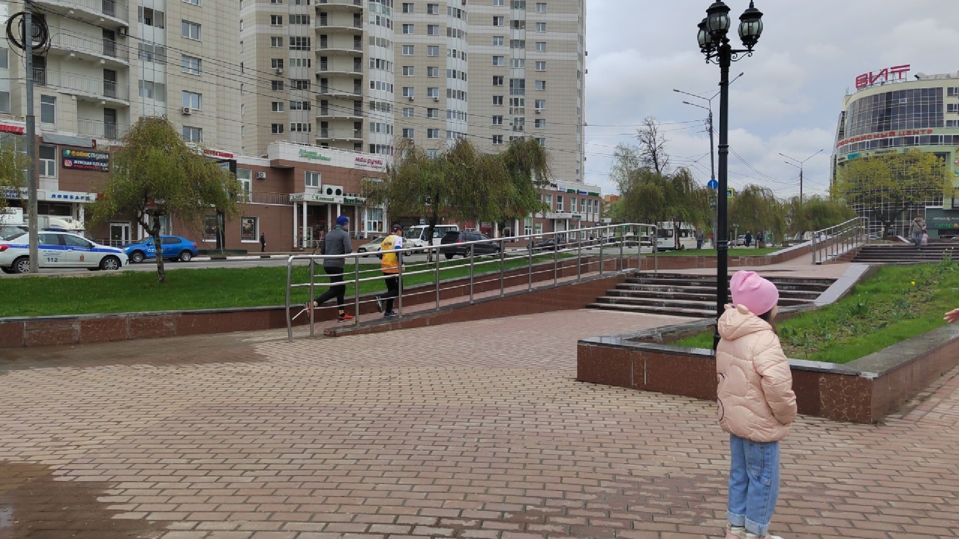 Пушкино, Пушкинский округ, фонтаны, памятник, жители, весна в Подмосковье