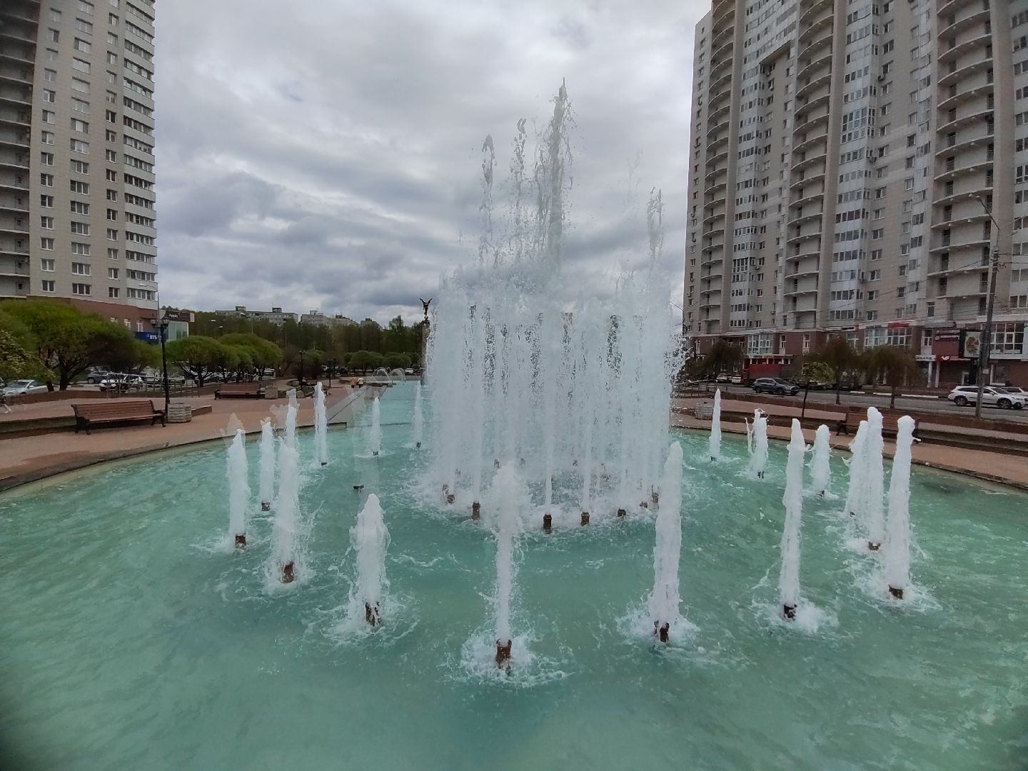 Пушкино, Пушкинский округ, фонтаны, памятник, жители, весна в Подмосковье