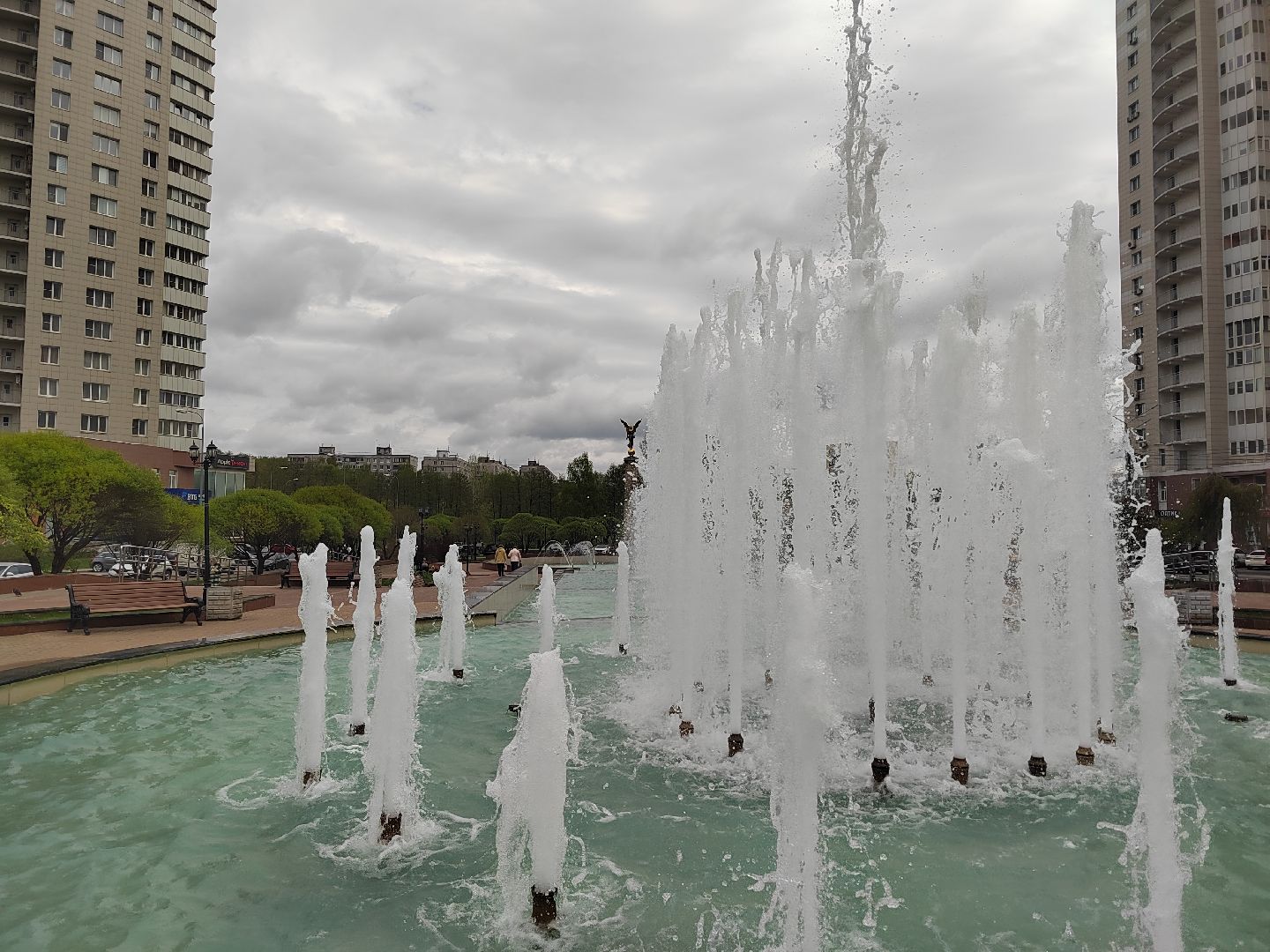 Пушкино, Пушкинский округ, фонтаны, памятник, жители, весна в Подмосковье