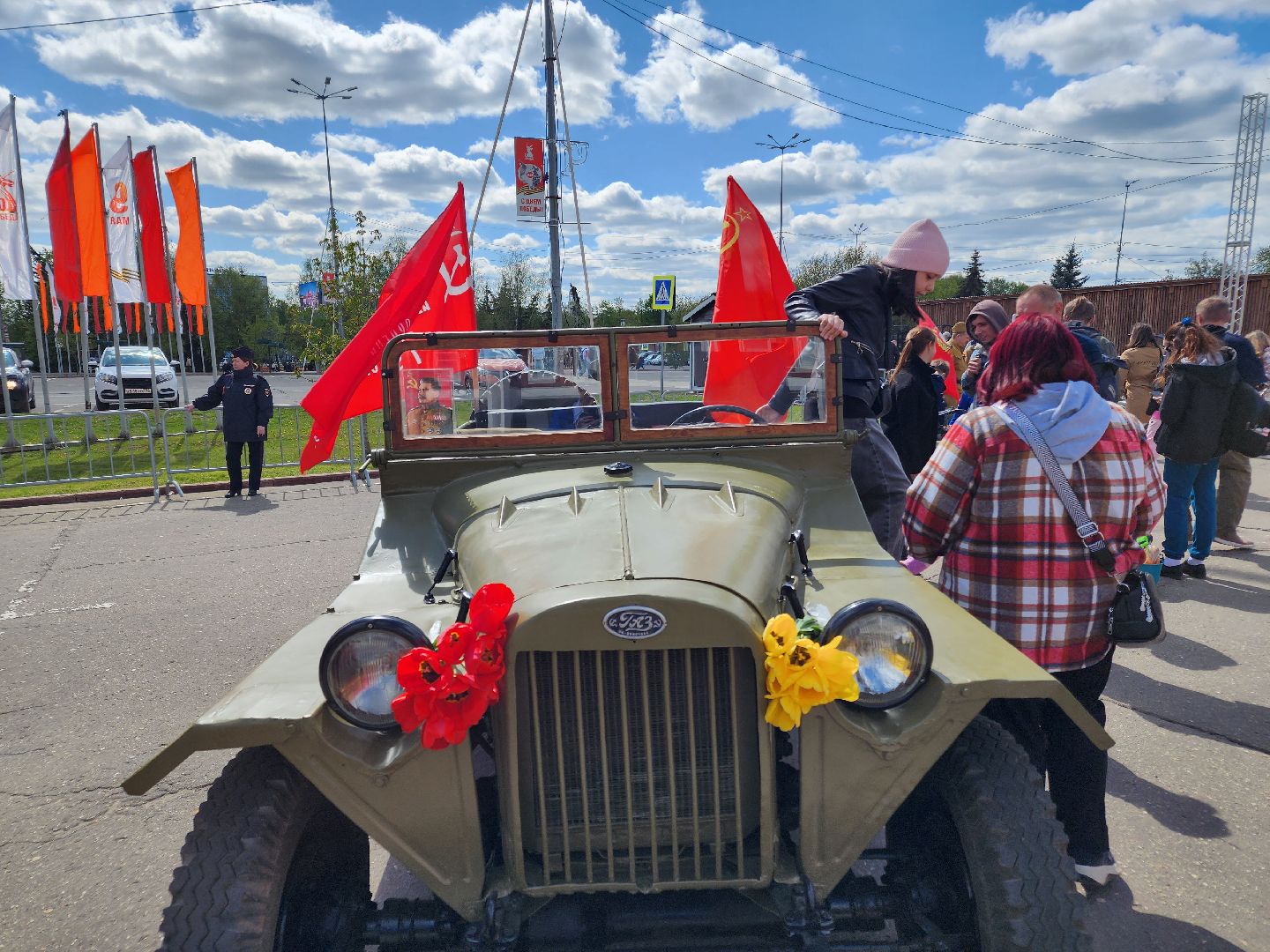 Чехов, День Победы, Советская площадь, выставка ретро-техники, машины военных лет, полуторка,  боевая машина Катюша, мотоциклы, джипы,