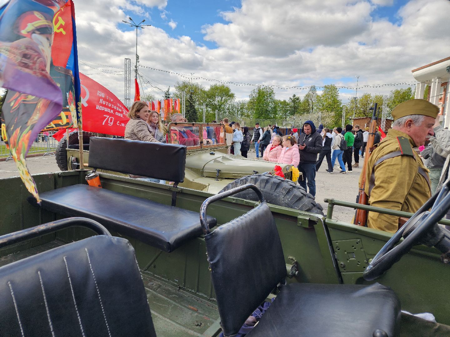 Чехов, День Победы, Советская площадь, выставка ретро-техники, машины военных лет, полуторка,  боевая машина Катюша, мотоциклы, джипы,