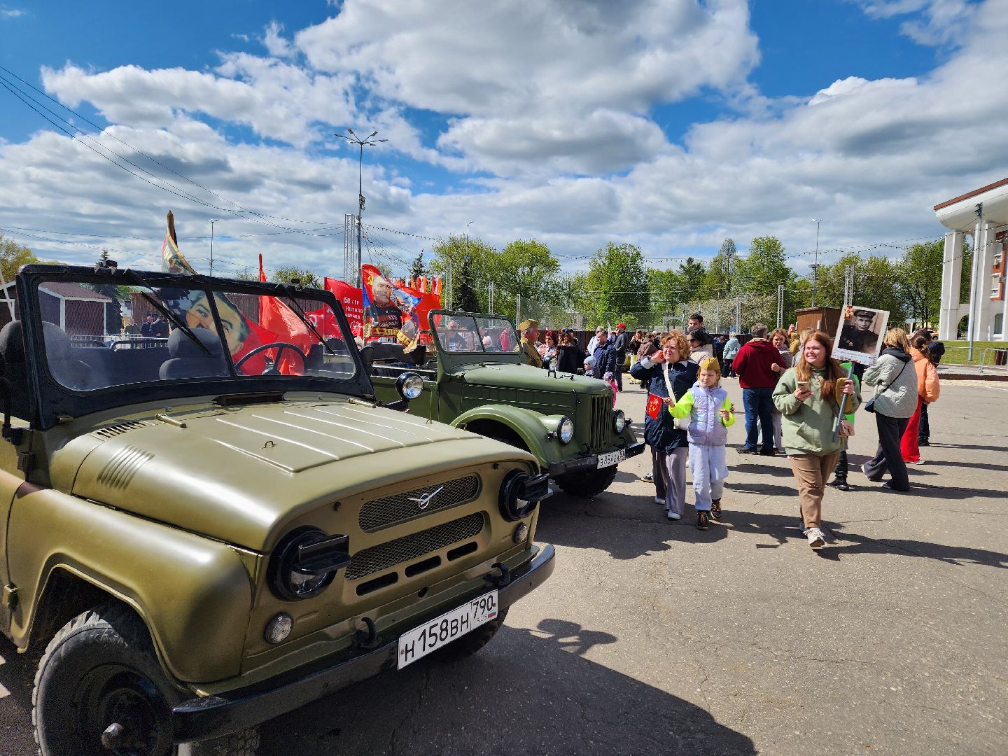 Чехов, День Победы, Советская площадь, выставка ретро-техники, машины военных лет, полуторка,  боевая машина Катюша, мотоциклы, джипы,