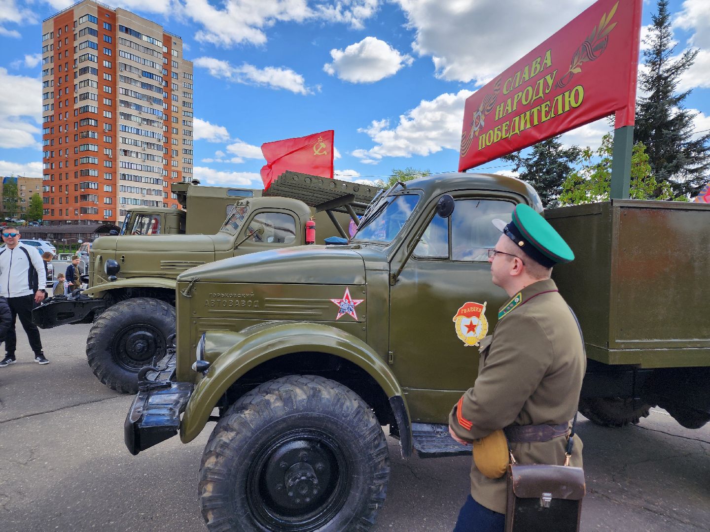 Чехов, День Победы, Советская площадь, выставка ретро-техники, машины военных лет, полуторка,  боевая машина Катюша, мотоциклы, джипы,
