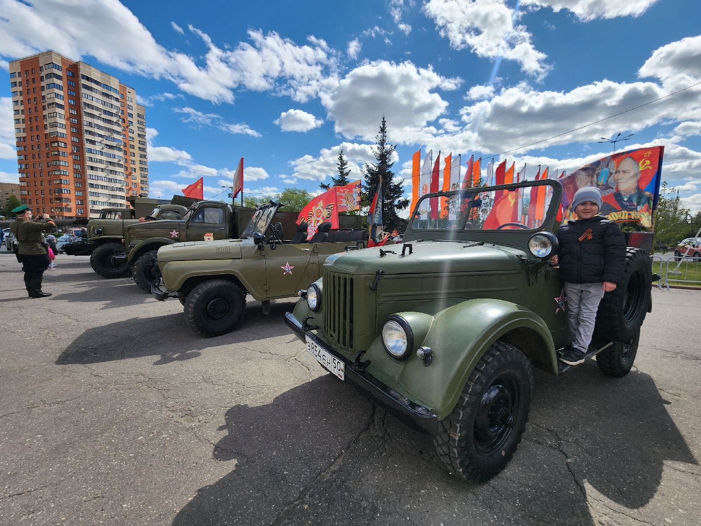 Чехов, День Победы, Советская площадь, выставка ретро-техники, машины военных лет, полуторка,  боевая машина Катюша, мотоциклы, джипы,