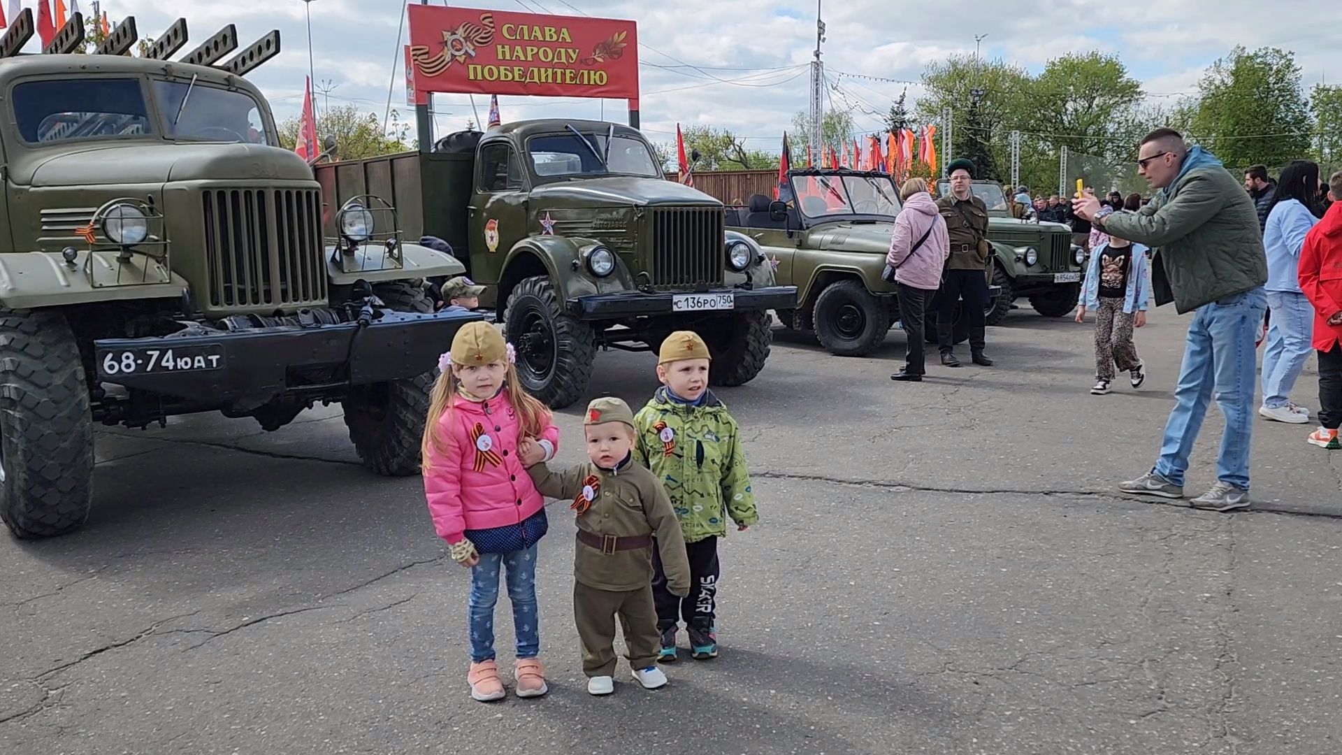 Чехов, День Победы, Советская площадь, выставка ретро-техники, машины военных лет, полуторка,  боевая машина Катюша, мотоциклы, джипы,