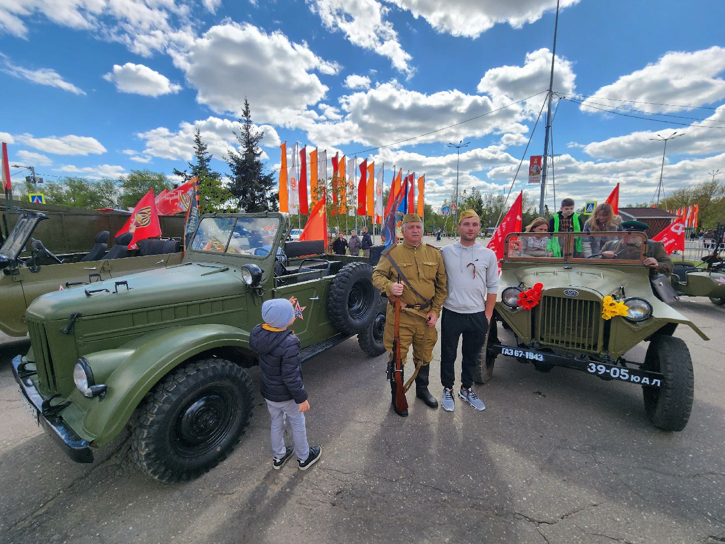 Чехов, День Победы, Советская площадь, выставка ретро-техники, машины военных лет, полуторка,  боевая машина Катюша, мотоциклы, джипы,
