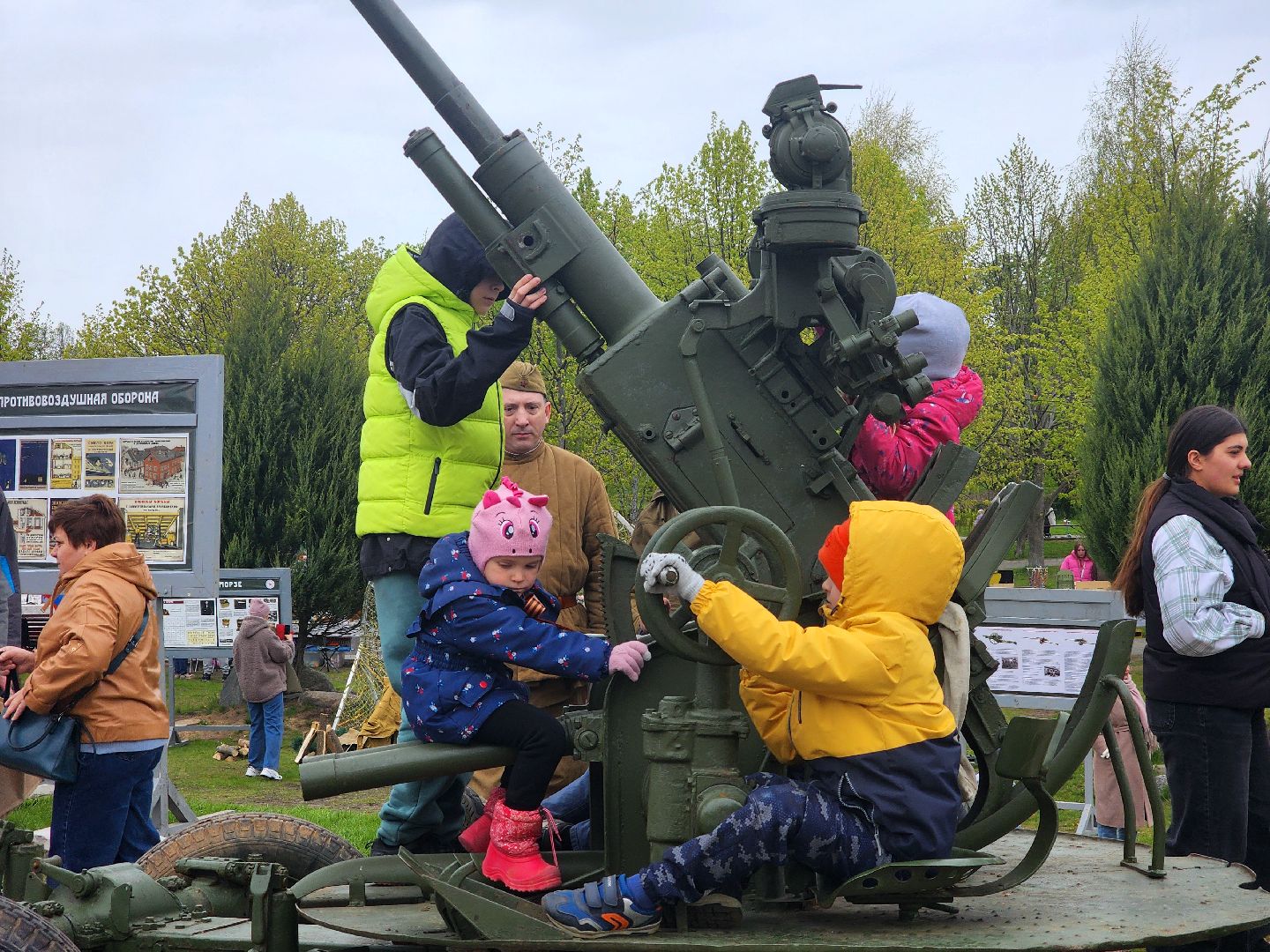 дубна, день победы, 80 лет победы, парк семейного отдыха, реконструкторы,