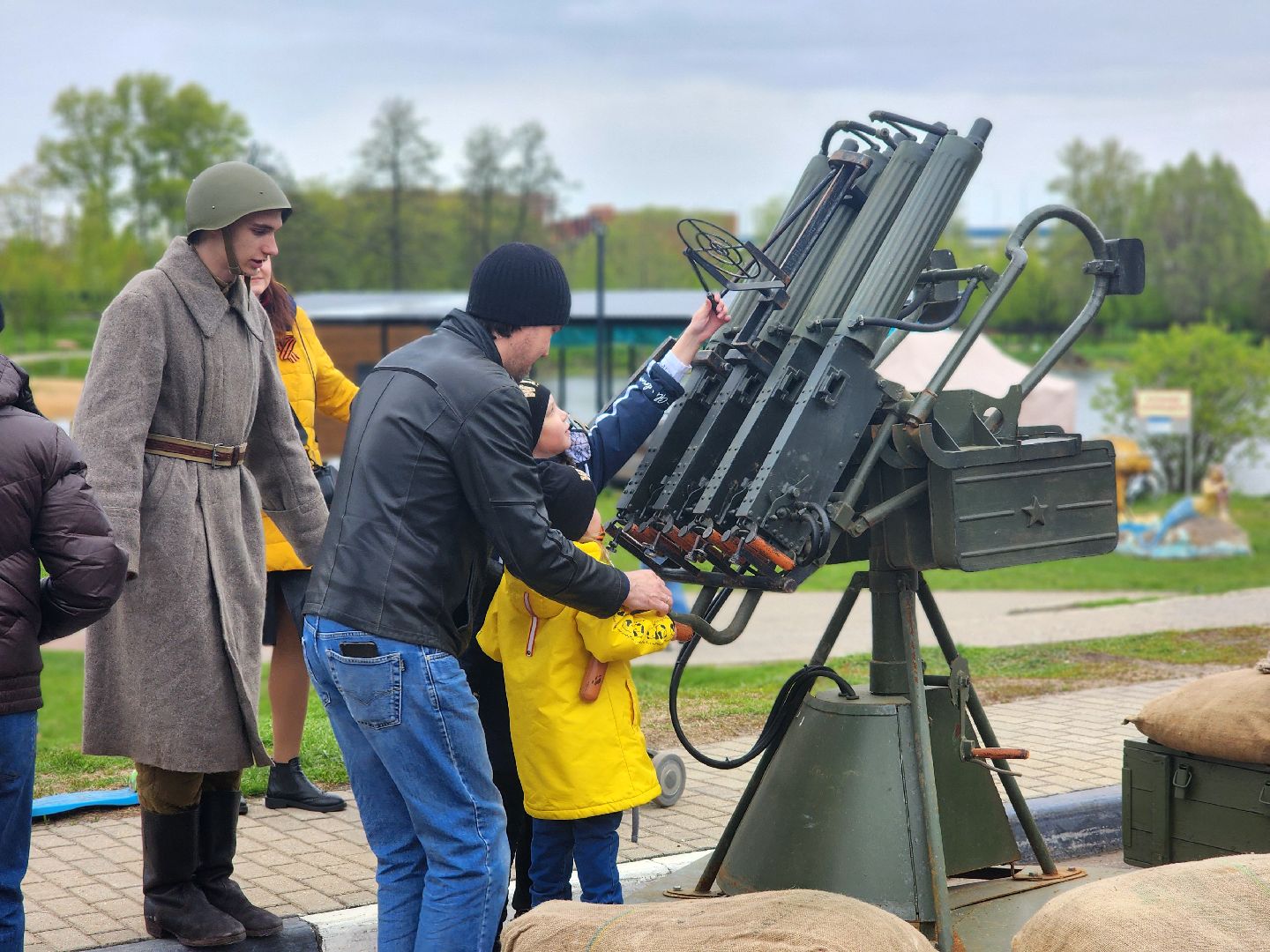 дубна, день победы, 80 лет победы, парк семейного отдыха, реконструкторы,