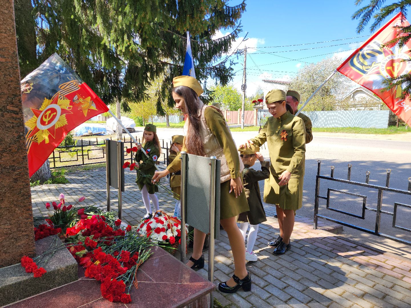 раменское,9 мая, возложение цветов к памятнику в деревне старково,
