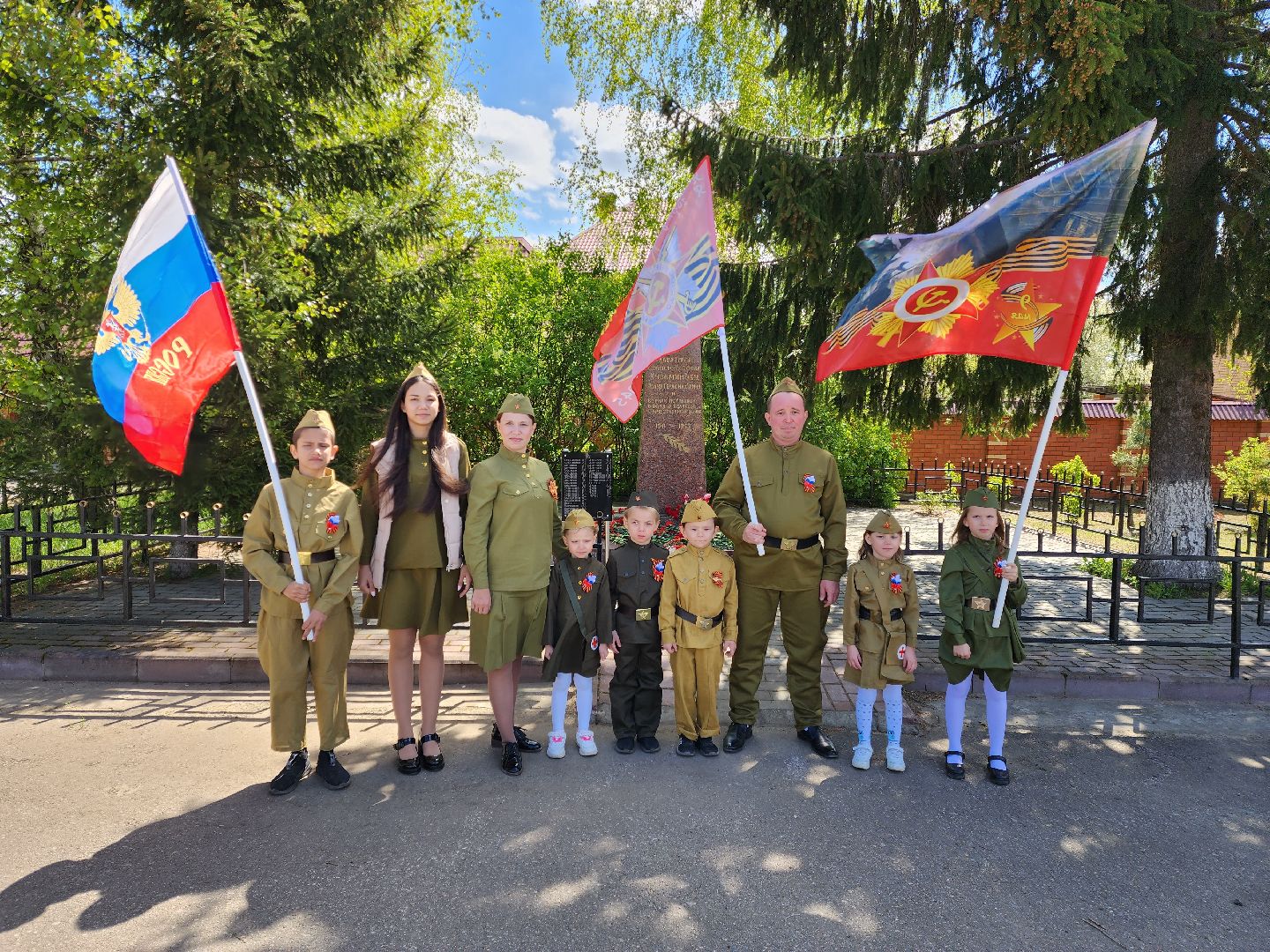 раменское,9 мая, возложение цветов к памятнику в деревне старково,
