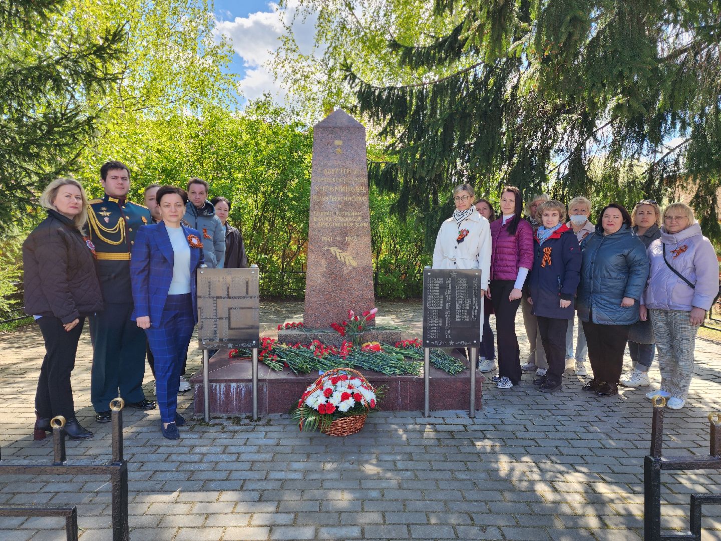 раменское,9 мая, возложение цветов к памятнику в деревне старково,
