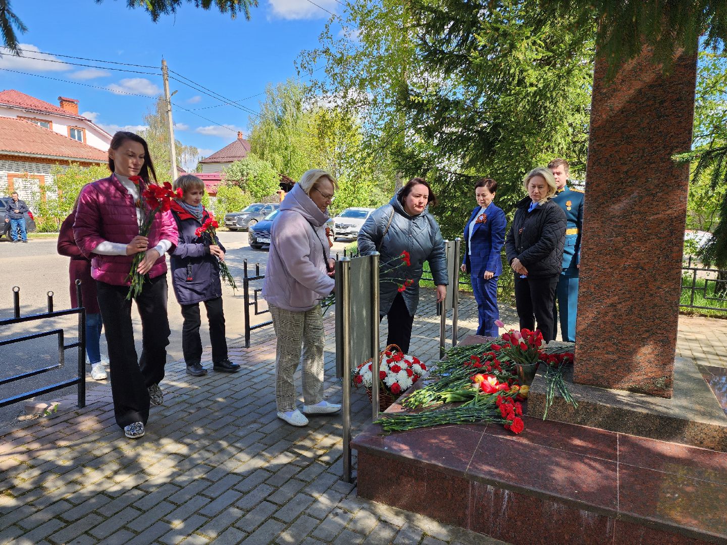 раменское,9 мая, возложение цветов к памятнику в деревне старково,