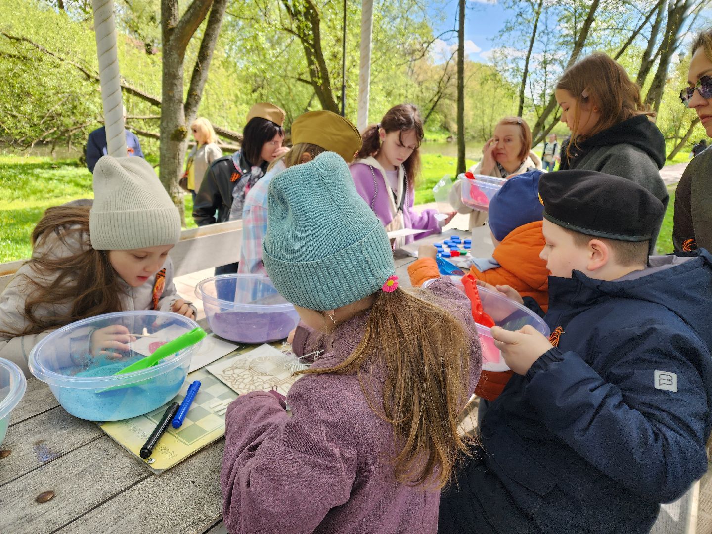 Чехов, городской парк, мастер-классы, рисование цветным песком, плетение сетей, маскировочные халаты, выставка оружия, спортивный мастер-класс, бокс, Эдуард Трояновский, День Победы,