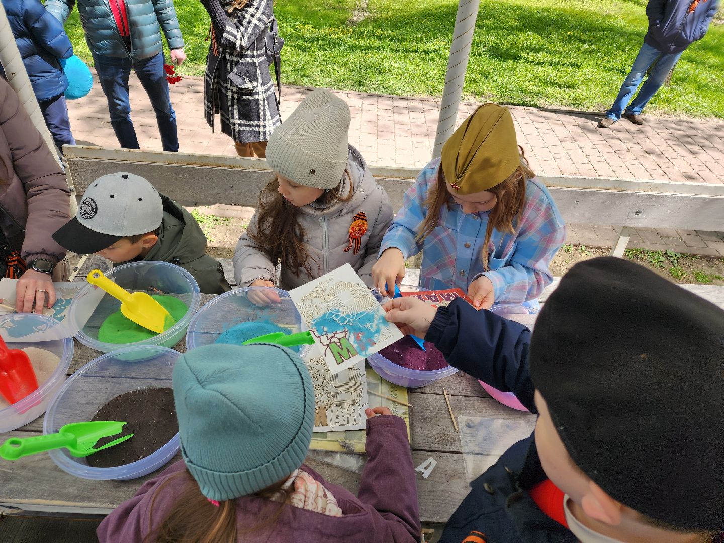 Чехов, городской парк, мастер-классы, рисование цветным песком, плетение сетей, маскировочные халаты, выставка оружия, спортивный мастер-класс, бокс, Эдуард Трояновский, День Победы,