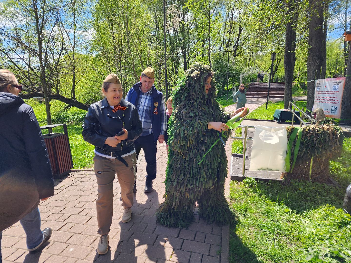 Чехов, городской парк, мастер-классы, рисование цветным песком, плетение сетей, маскировочные халаты, выставка оружия, спортивный мастер-класс, бокс, Эдуард Трояновский, День Победы,