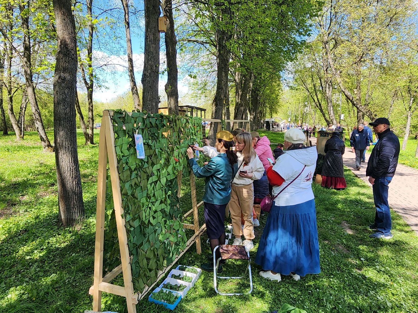 Чехов, городской парк, мастер-классы, рисование цветным песком, плетение сетей, маскировочные халаты, выставка оружия, спортивный мастер-класс, бокс, Эдуард Трояновский, День Победы,