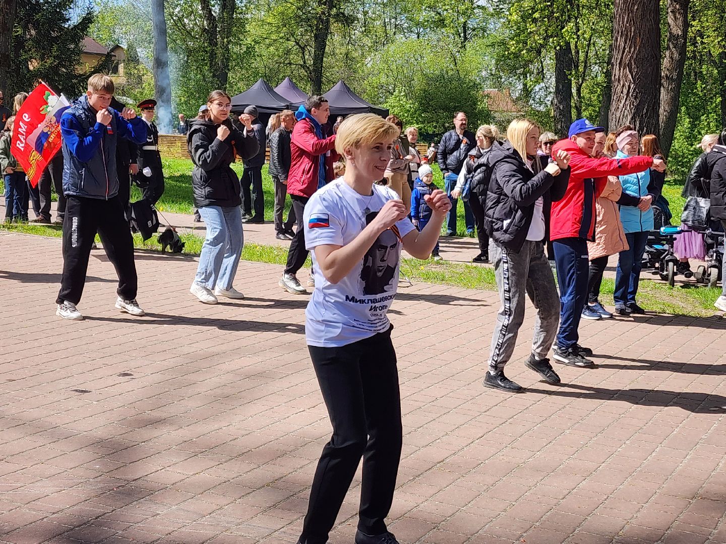 Чехов, городской парк, мастер-классы, рисование цветным песком, плетение сетей, маскировочные халаты, выставка оружия, спортивный мастер-класс, бокс, Эдуард Трояновский, День Победы,