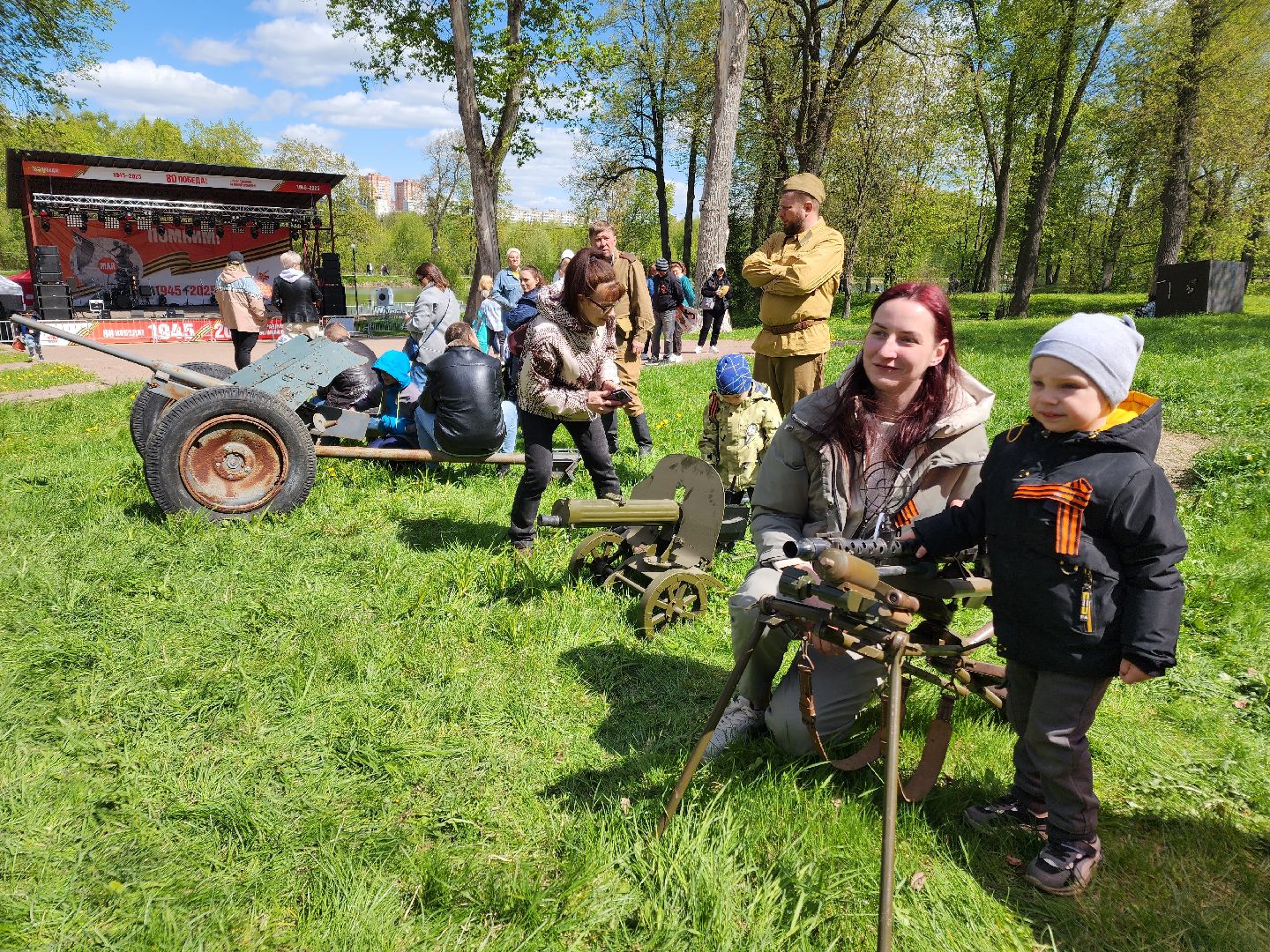 Чехов, городской парк, праздничная программа, культурно-массовые мероприятия, анимация, конкурсы, игры, песни и танцы, чтение стихов, концерт, мастер-классы, полевая кухня, фотозоны, День Победы,