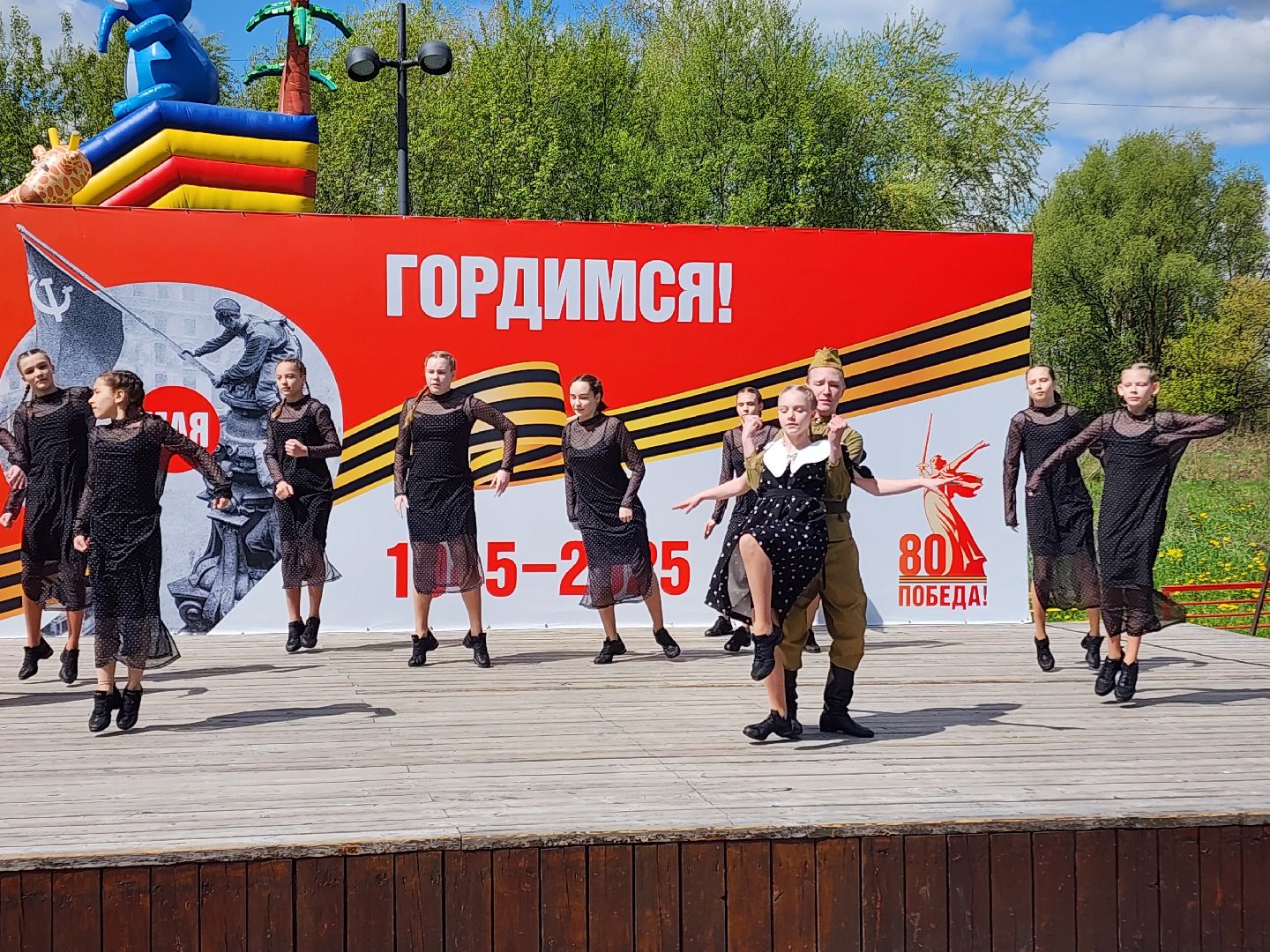 Чехов, городской парк, праздничная программа, культурно-массовые мероприятия, анимация, конкурсы, игры, песни и танцы, чтение стихов, концерт, мастер-классы, полевая кухня, фотозоны, День Победы,