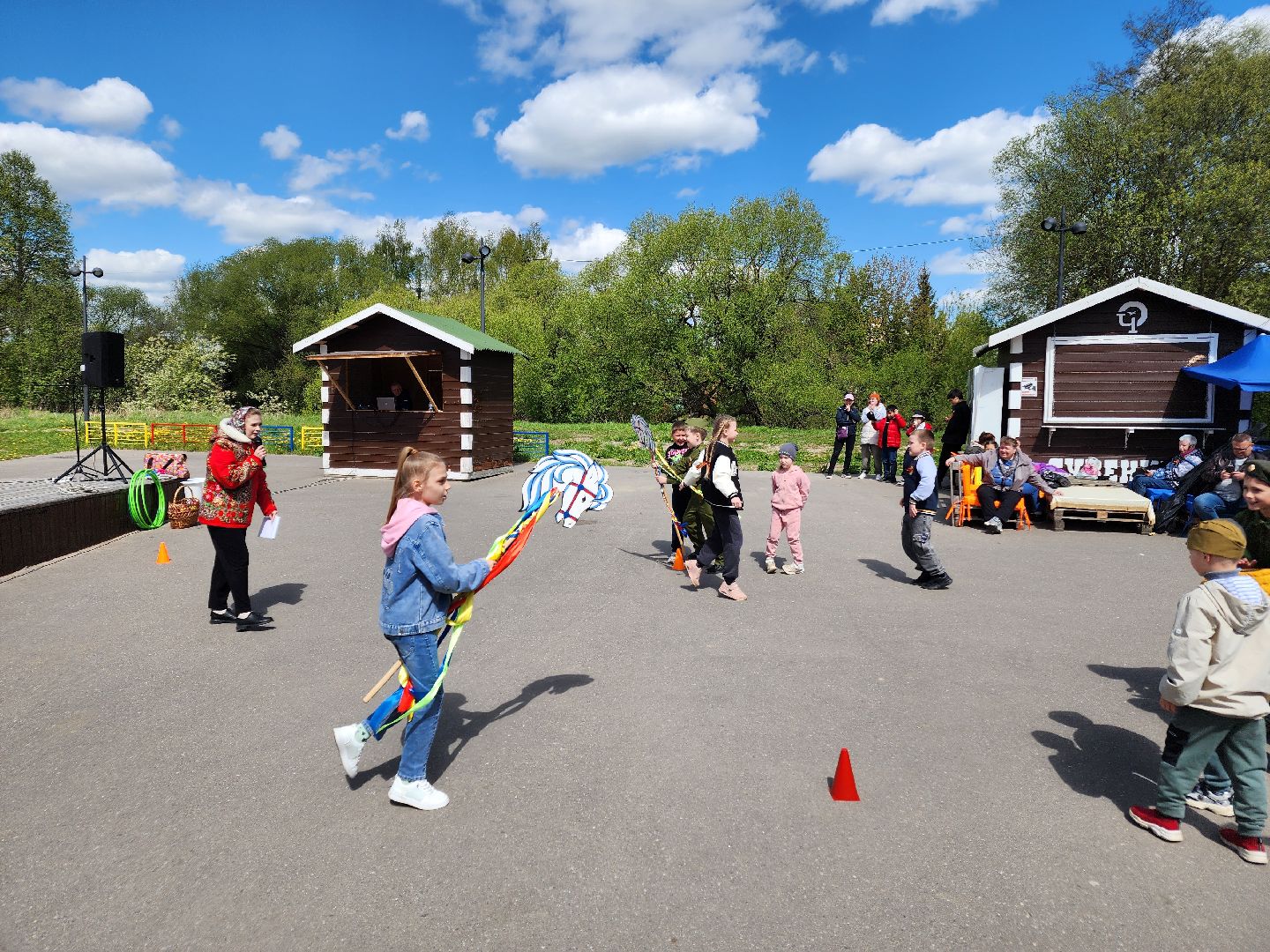 Чехов, городской парк, праздничная программа, культурно-массовые мероприятия, анимация, конкурсы, игры, песни и танцы, чтение стихов, концерт, мастер-классы, полевая кухня, фотозоны, День Победы,