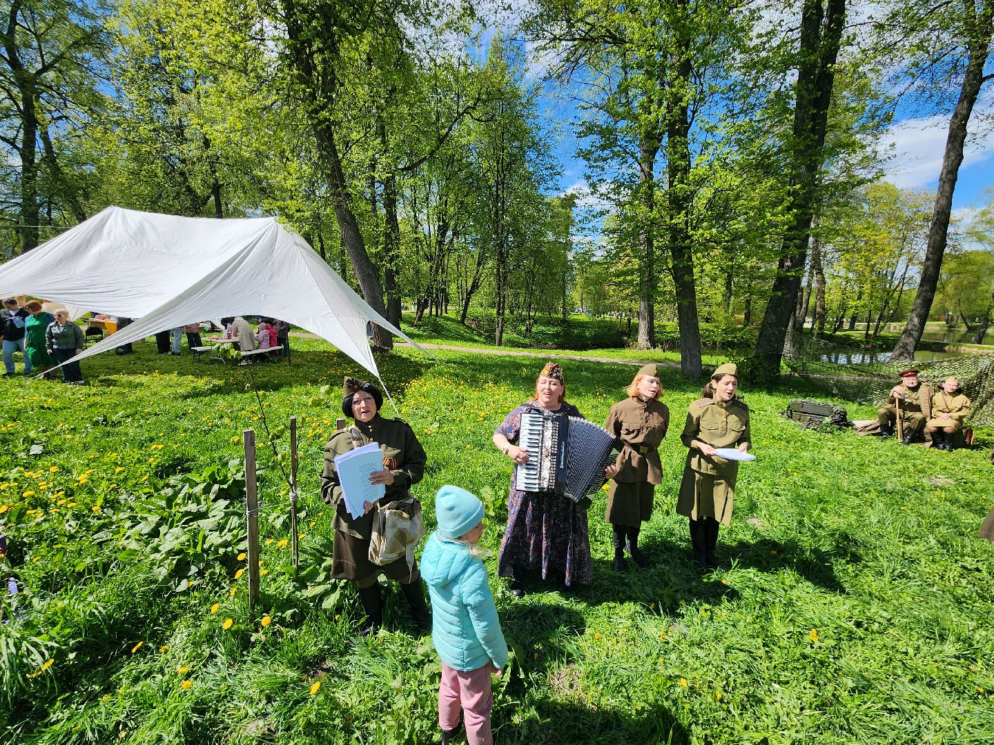 Чехов, городской парк, праздничная программа, культурно-массовые мероприятия, анимация, конкурсы, игры, песни и танцы, чтение стихов, концерт, мастер-классы, полевая кухня, фотозоны, День Победы,