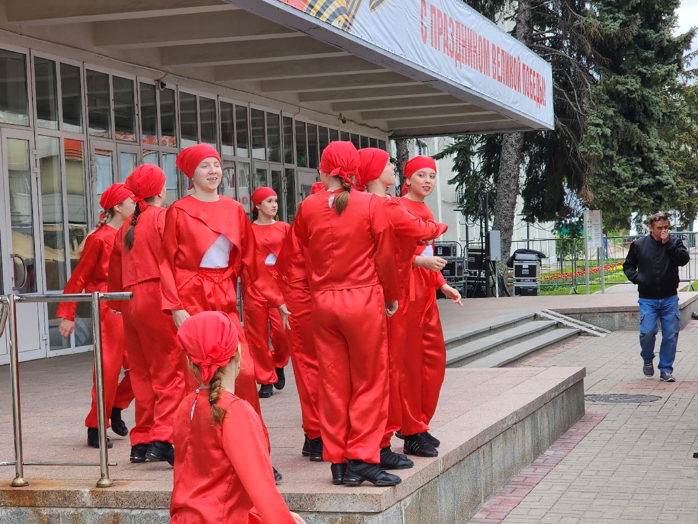 сергиев посад, 9 мая, 80-летие победы, группа пятеро, концерт,