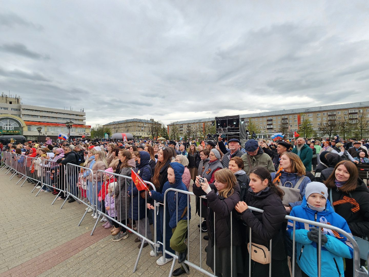 сергиев посад, 9 мая, 80-летие победы, группа пятеро, концерт,