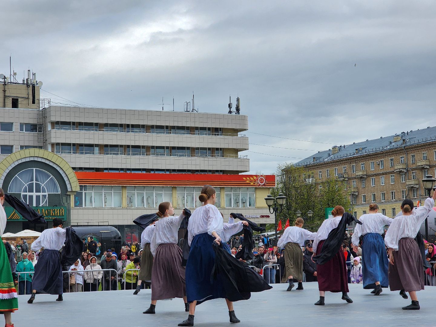 сергиев посад, 9 мая, 80-летие победы, группа пятеро, концерт,