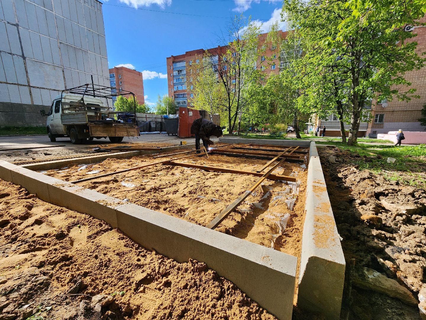 Чехов, улица Чехова, контейнерная площадка, капитальный  ремонт, реконструкция, расширение, обновление, крыша, новое ограждение, бункер для КГО, крупногабаритные отходы,