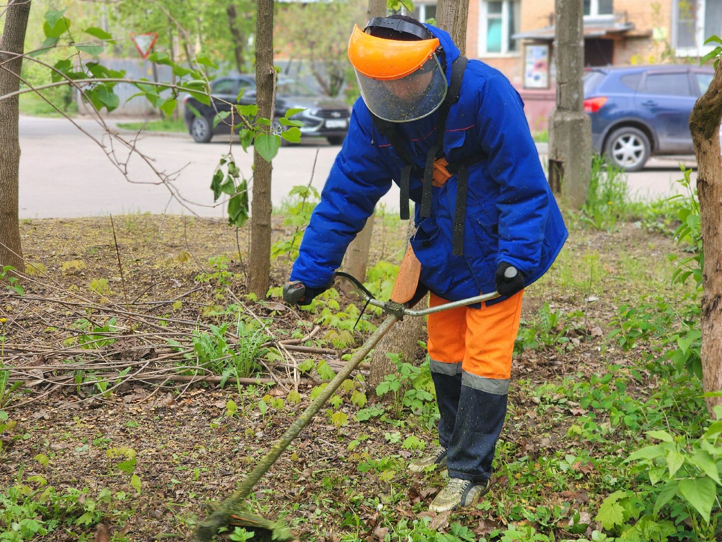фрязино, уборка улиц, покос травы,