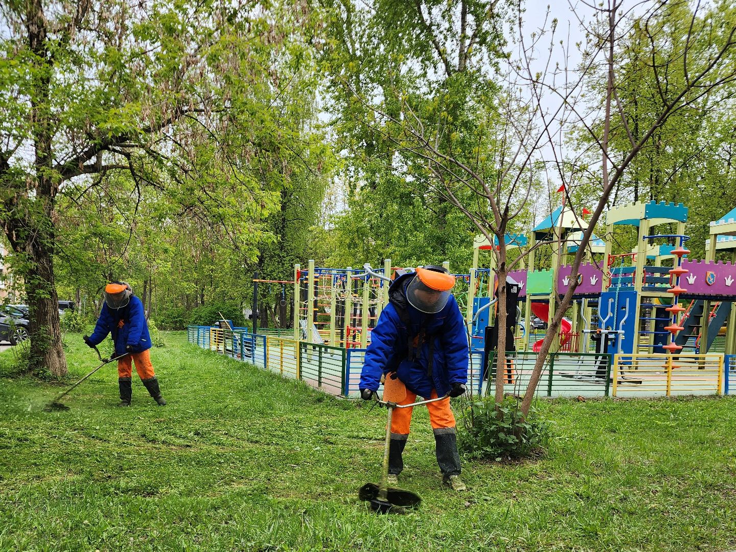 фрязино, уборка улиц, покос травы,