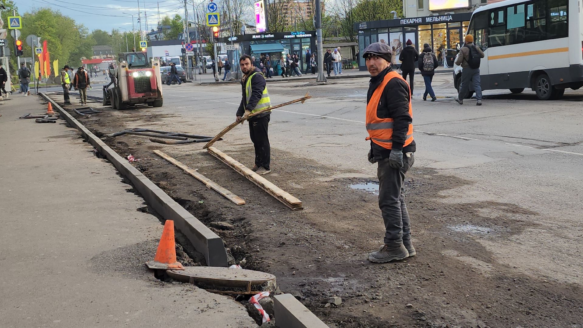 пушкинский округ, пушкино, привокзальная площадь, дорожный ремонт, ремонт дорожного покрытия, опалубка, бордюрный камень,дороги подмосковья,