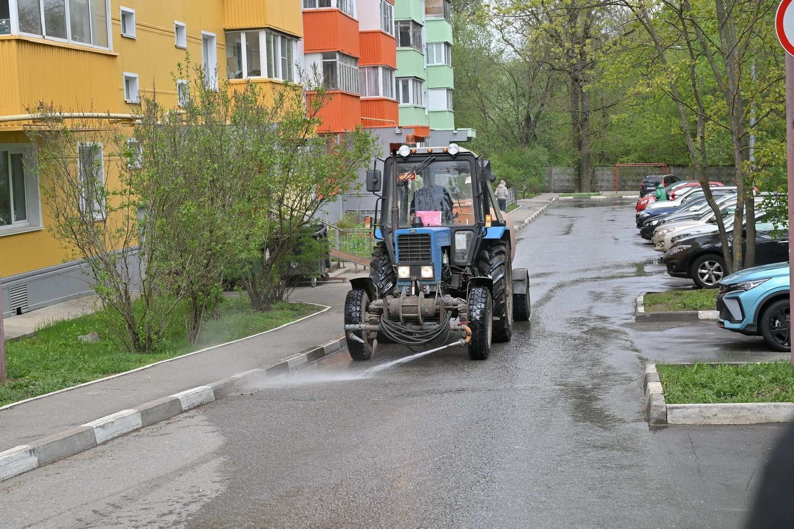 ливнесток, поливальная машина, власиха уборка дорог, коммунальные службы власихи,